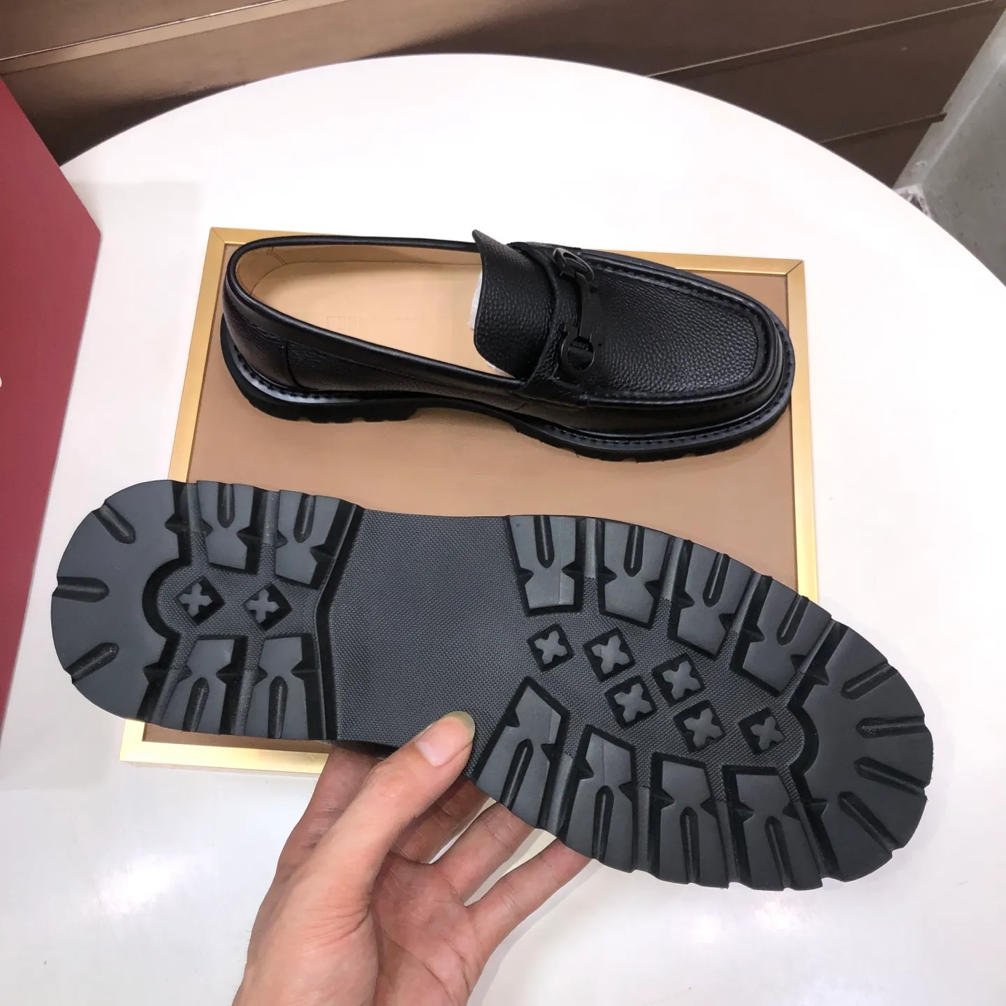 Men's shoes 💰680💰[Ferragamo/Ferragamo] The latest model in the counter. Original imported high-quality cowhide with open sides + imported 🐂 water-dyed cowhide lining + original luxury metal buckle + original combined outsole. No pressure for comparison. 39–45 (45 is custom-made and cannot be returned or exchanged)
